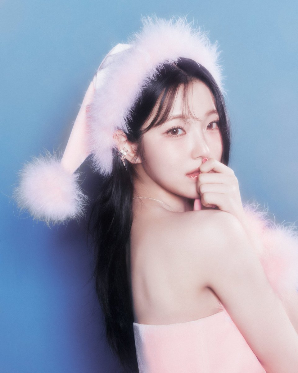 ✿ Twitter - 27.11.25 ✿

le 02 décembre prochain, Fromis_9 vont comeback avec un Single Digital Spécial Noël [하얀그리움] 

Voici les secondes photos teaser de Jiheon 🩷🩷

#fromis_9 #Flover #Jiheon #하얀그리움

© realfromis_9
-Heonji