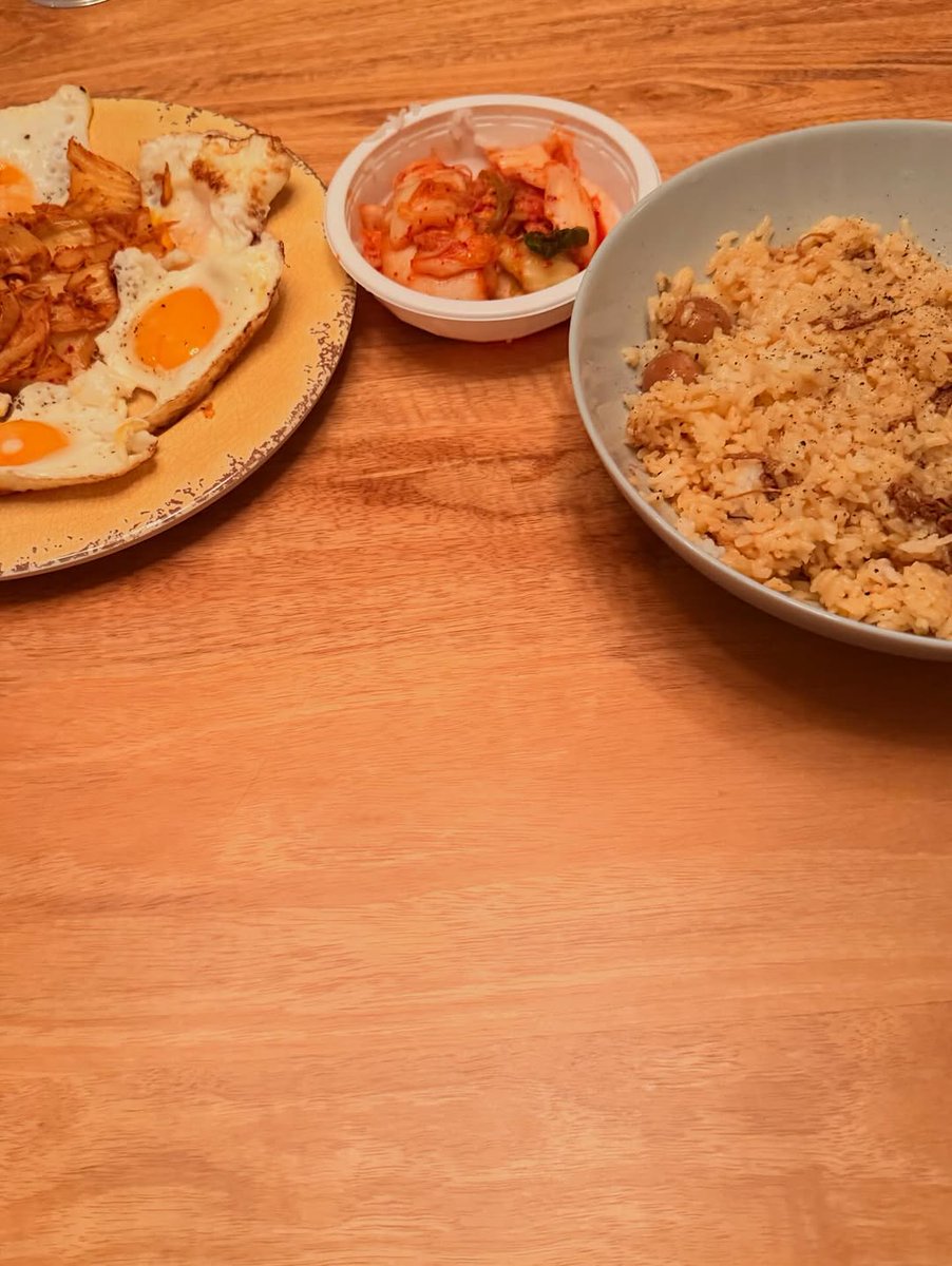 btsarmenia7's tweet image. #V/#Taehyung on Instagram 💜 

&quot;이제 뛰기엔 바람이 너무 차다요&quot;

#KimTaehyung #BTS @BTS_twt 

🔗instagram.com/p/DRmAILfkiq7/…