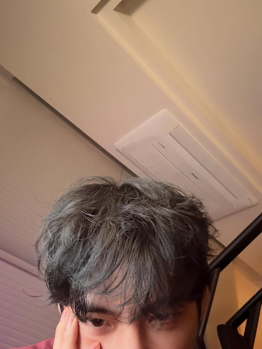 btsarmenia7's tweet image. #V/#Taehyung on Instagram 💜 

&quot;이제 뛰기엔 바람이 너무 차다요&quot;

#KimTaehyung #BTS @BTS_twt 

🔗instagram.com/p/DRmAILfkiq7/…