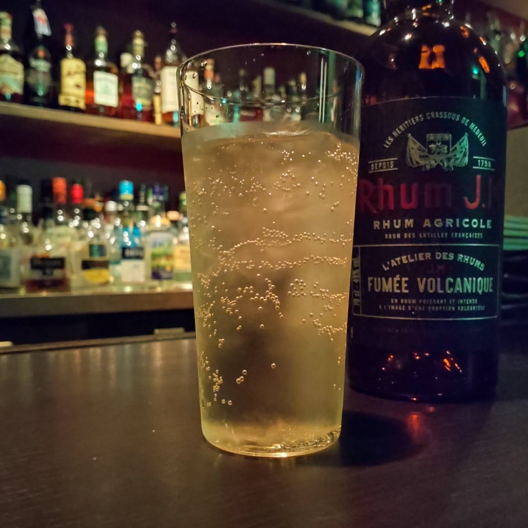 2025年11月28日は15時オープンです

カリブ海のフランス領で生産さらるラム酒は華やかな香り
ハイボールも美味しいです！

それでは本日も24時までよろしくお願いいたします

#三宮バー #三宮カフェ #ラム酒 #ラム #神戸サウナ #ハイボール #ラムハイ #ラムJM #マルティニーク島