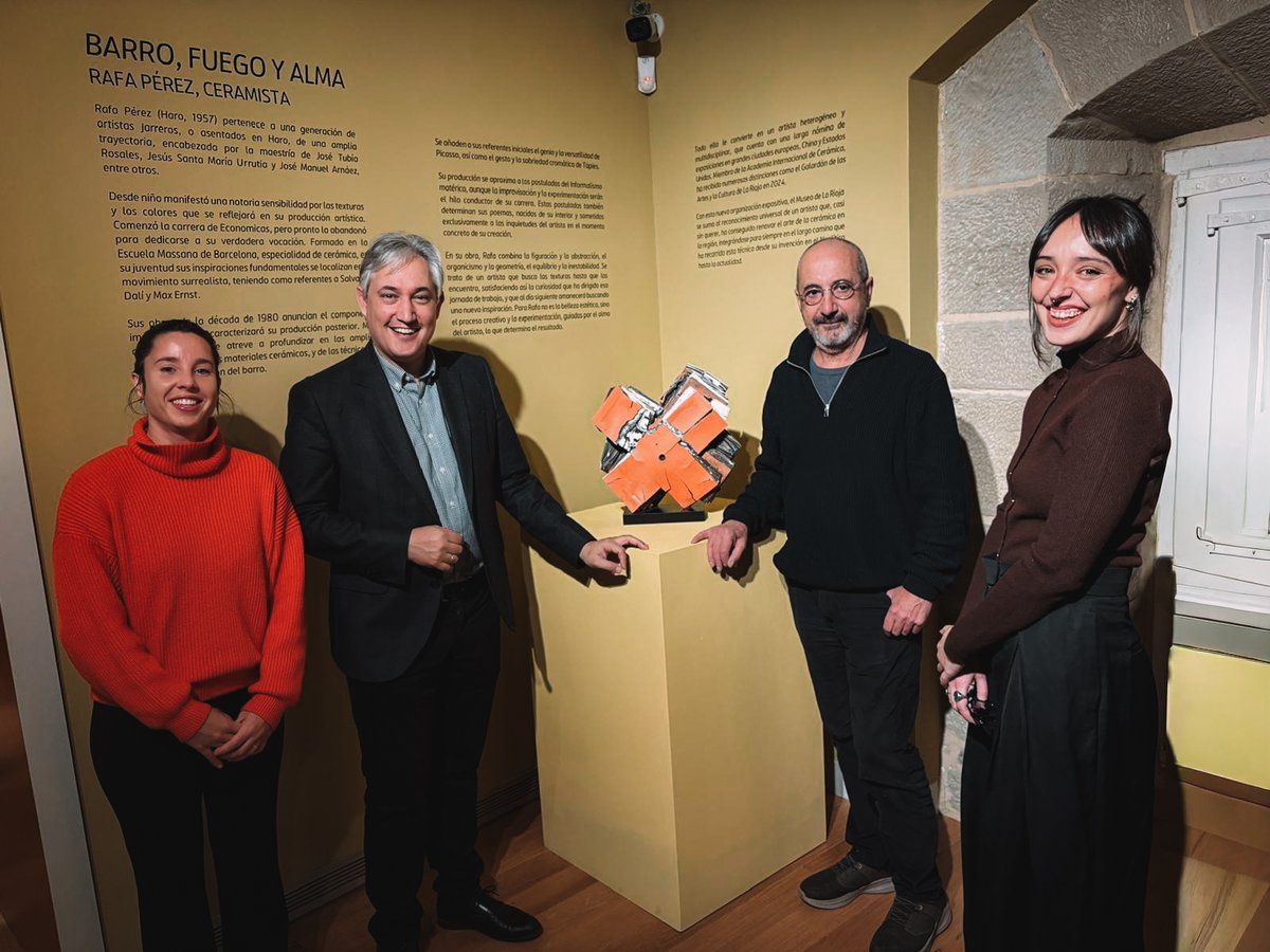🖼️ El consejero de <a href="/JLPerezPastor/">JL Pérez Pastor</a> participó en la inauguración ayer de la exposición ‘Barro, fuego y alma’ del artista Rafa Pérez.

📍Hasta el 3 de mayo en el Museo de La Rioja.
📅Martes-sábado de 10 a 20:30 h y domingos de 10 a 14 horas.
