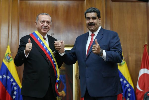 platformNar's tweet photo. 🔴Washington Post: 

“Venezuela lideri Maduro, Türkiye’ye kaçabilir”  

Venezuela yönetimi, Maduro'nun sürgün seçeneğini değerlendirdiğine dair haberleri defalarca yalanlamıştı.

-Independent https://t.co/icgISt4B6T
