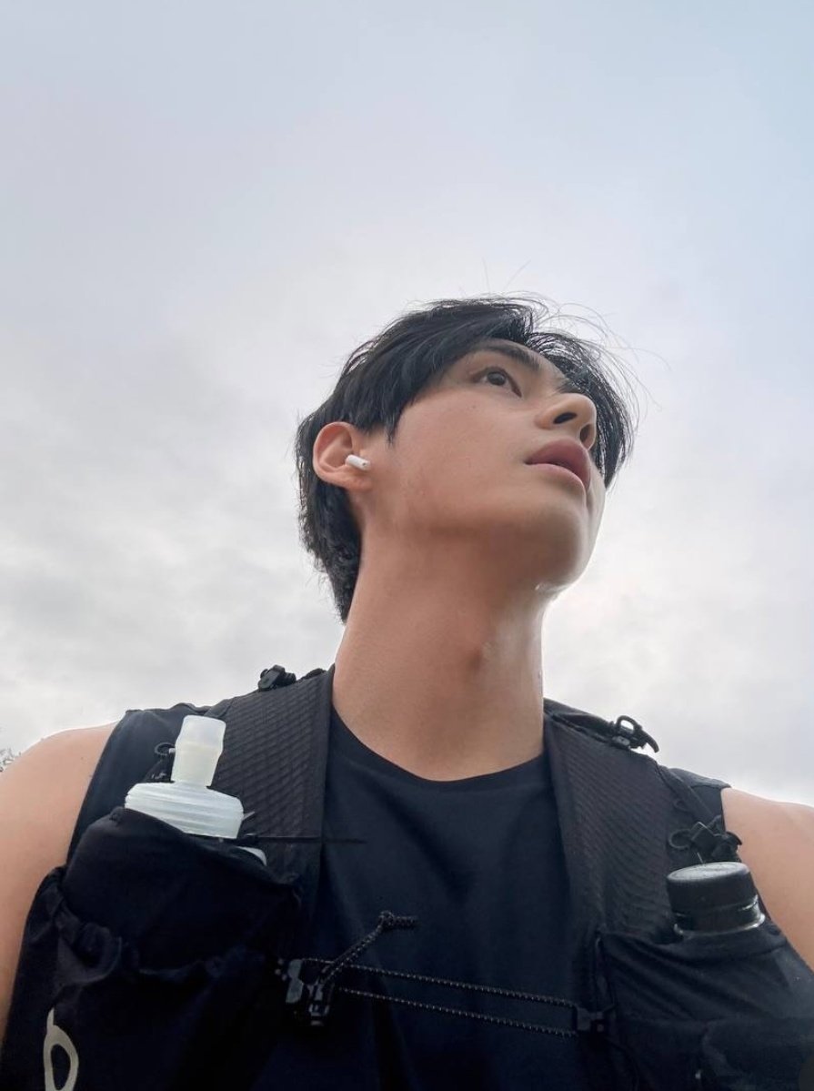 koovarbie's tweet image. THIS ANGLE IS FUCKING CRAZY