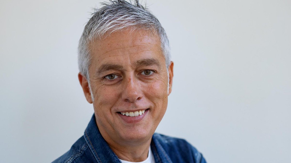 Nuevo MEDIA OFFLINE: "LA AMISTAD ES UN VELERO", con Albert Om.

En este episodio hablamos de amistad, del autocorrector de whatsapp, de la cola del pollo a l'ast, y de la gente que entra en trance místico al pisar una librería, entre otras cosas. 

LINK: open.spotify.com/episode/1l1X1q…