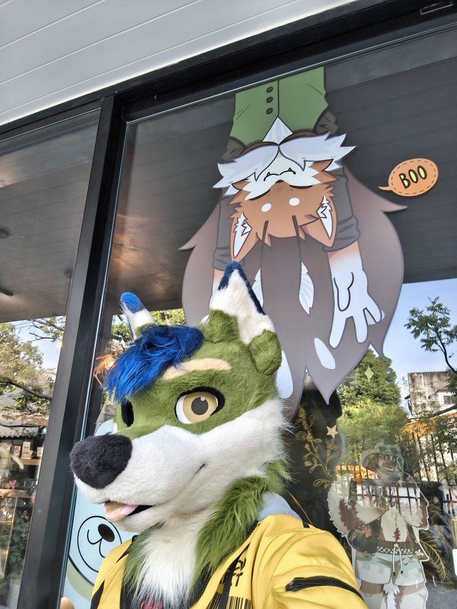 Braving the spooky Jaree Cafe 
#FursuitFriday
