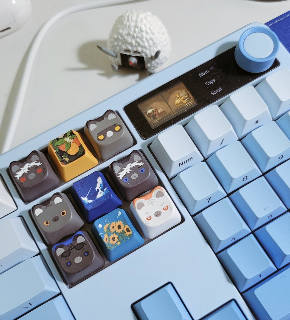 세근님 키캡 커미
진짜 실물이 너무너무너무 귀여움 
아아아앙 귀여워
아 귀여워 
다 만두처럼 터트려야 됨 
키캡 만들 분들은 꼭 세근님 커미를 가지셔야 대요 
<a href="/SEGEUN_segeun/">세근 / セグン</a>