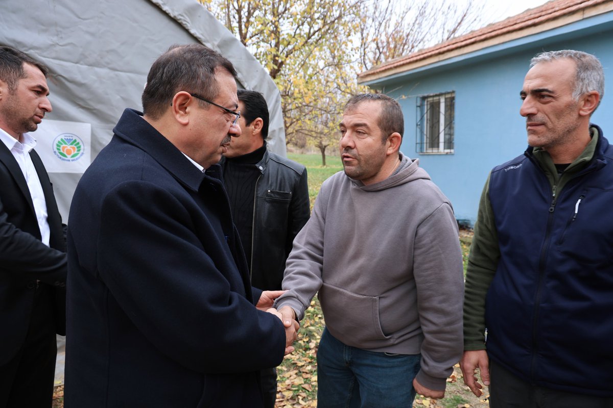 📍Doğanyol 

64. ve 65. Hükümet Gümrük ve Ticaret Bakanımız, Milletvekilimiz Sayın Bülent Tüfenkci ile birlikte Doğanyol Damlı Mahallemizden Nihat Aygün’ün ablası Beyaz Turan’ın vefatı dolayısıyla ailesi ve yakınlarına taziye ziyaretinde bulunduk.

Merhumeye Allah’tan rahmet,