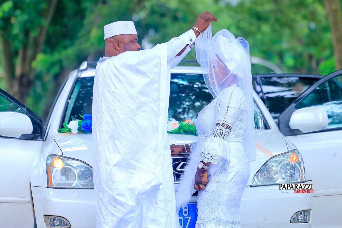 LucaVaran's tweet image. 😱😱 Moussa Diarra épouse sa servante comme 2e femme.
Choqué par l’attitude de sa femme qui est tout le temps sur les réseaux sociaux, Salif D., 39 ans, géologue sur une mine d’or, décide d’épouser sa servante qui joue parfaitement le rôle de maîtresse de maison.

Je me suis…