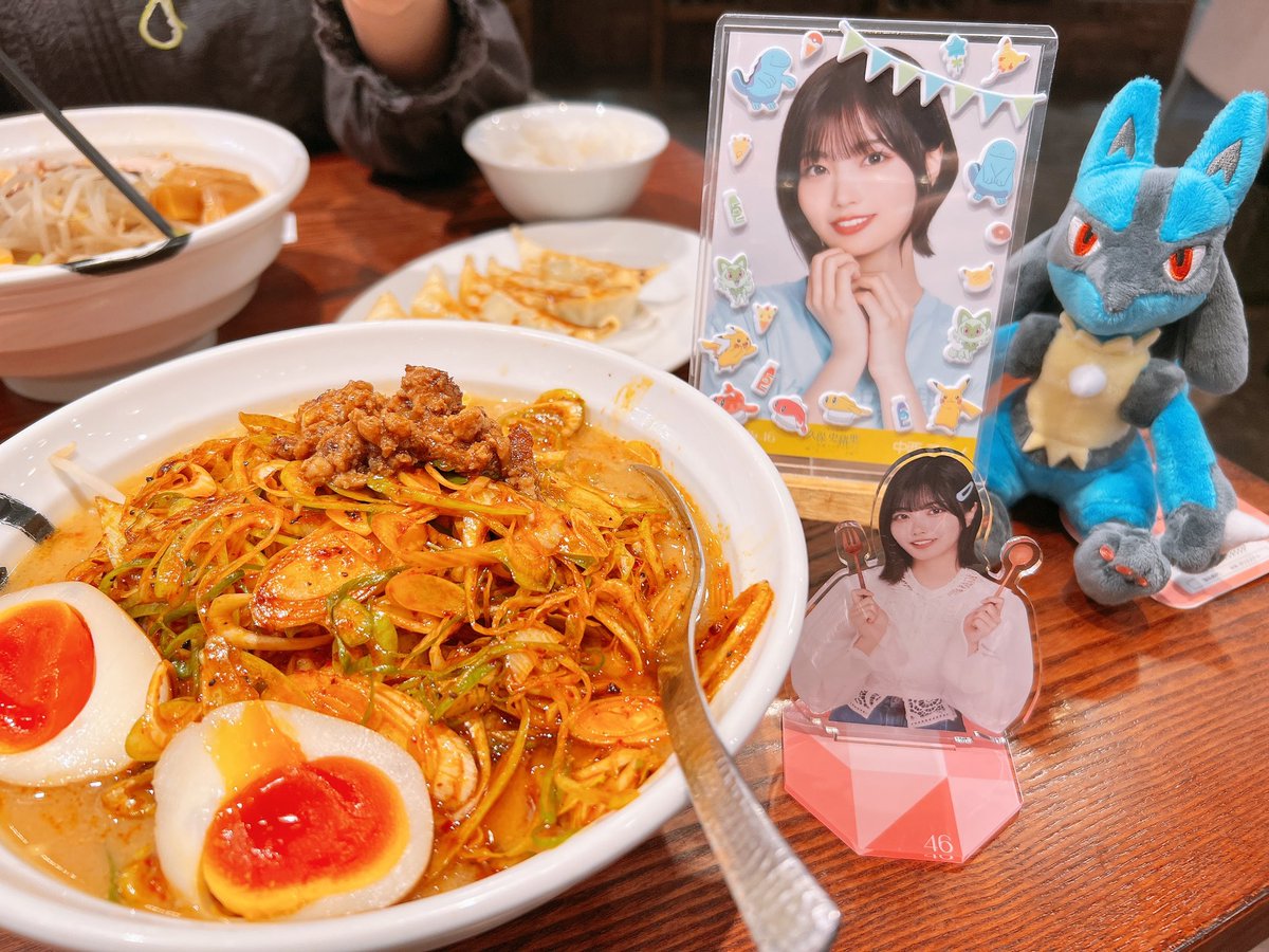 r_in_u's tweet image. アルノちゃんとルカリオをいちょう並木に連れて行った😸