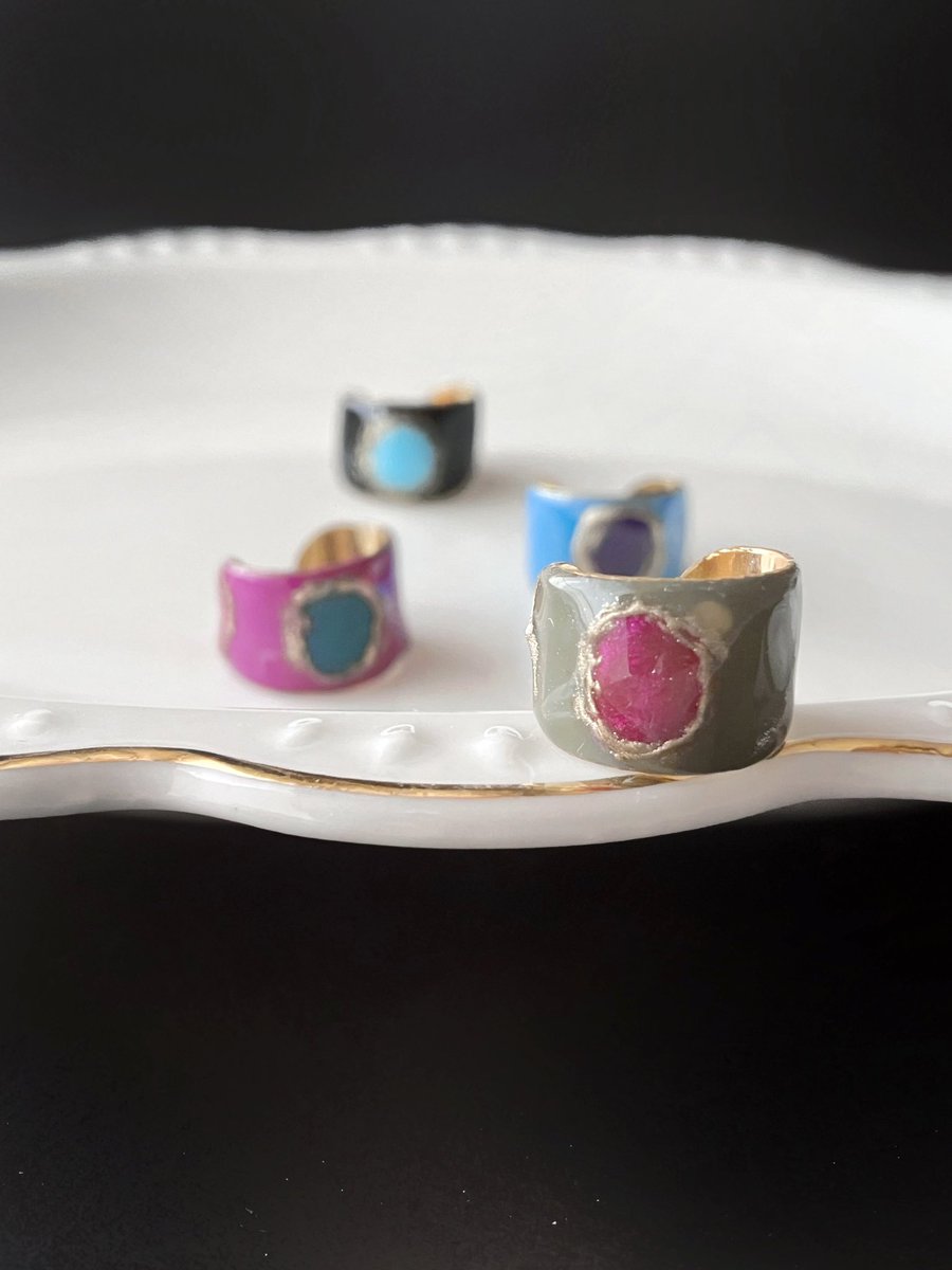 minneの特集
「彩りを加えるアクセントカラー」
…に掲載していただきました🥹🩶

onlineショップ⸜ 𝓝𝓮𝔀 ⸝
2カラー カラフルイヤーカフ 
minne.com/items/44393983

11/28(金)20:00販売開始です✨

チークやリップをつけるように
お顔周りにアクセントからーを☺️

#minneのブラックフライデー