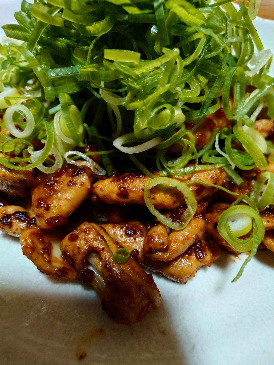 ftafyapm's tweet image. 青ネギたっぷり豚モツ辛味噌炒め🐽🥢😋👍👍🍻🍺🍺
#料理好き
#豚モツ辛味噌炒め
#酒好き
#晩酌