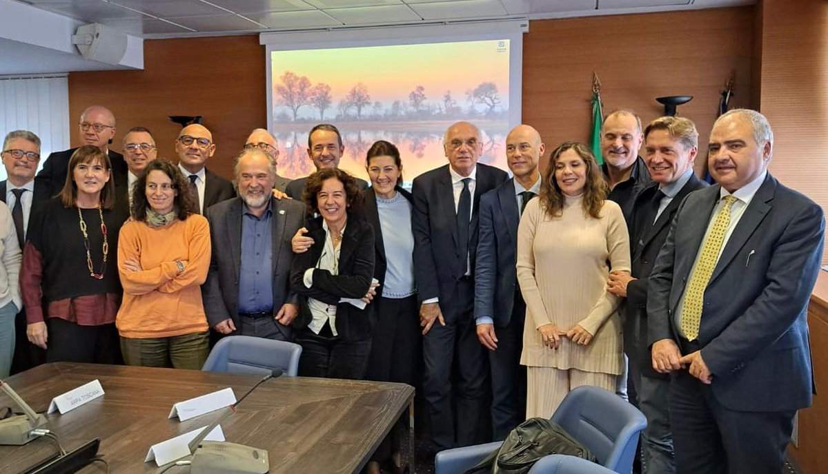 Esprimiamo profonda gratitudine al Prefetto Stefano Laporta per la sua  impeccabile presidenza di <a href="/SNPAmbiente/">SNPA</a>. Con equilibrio, autorevolezza e garbo  istituzionale ha saputo guidare una rete integrata fondamentale per la  tutela ambientale nazionale, rafforzandone il ruolo.