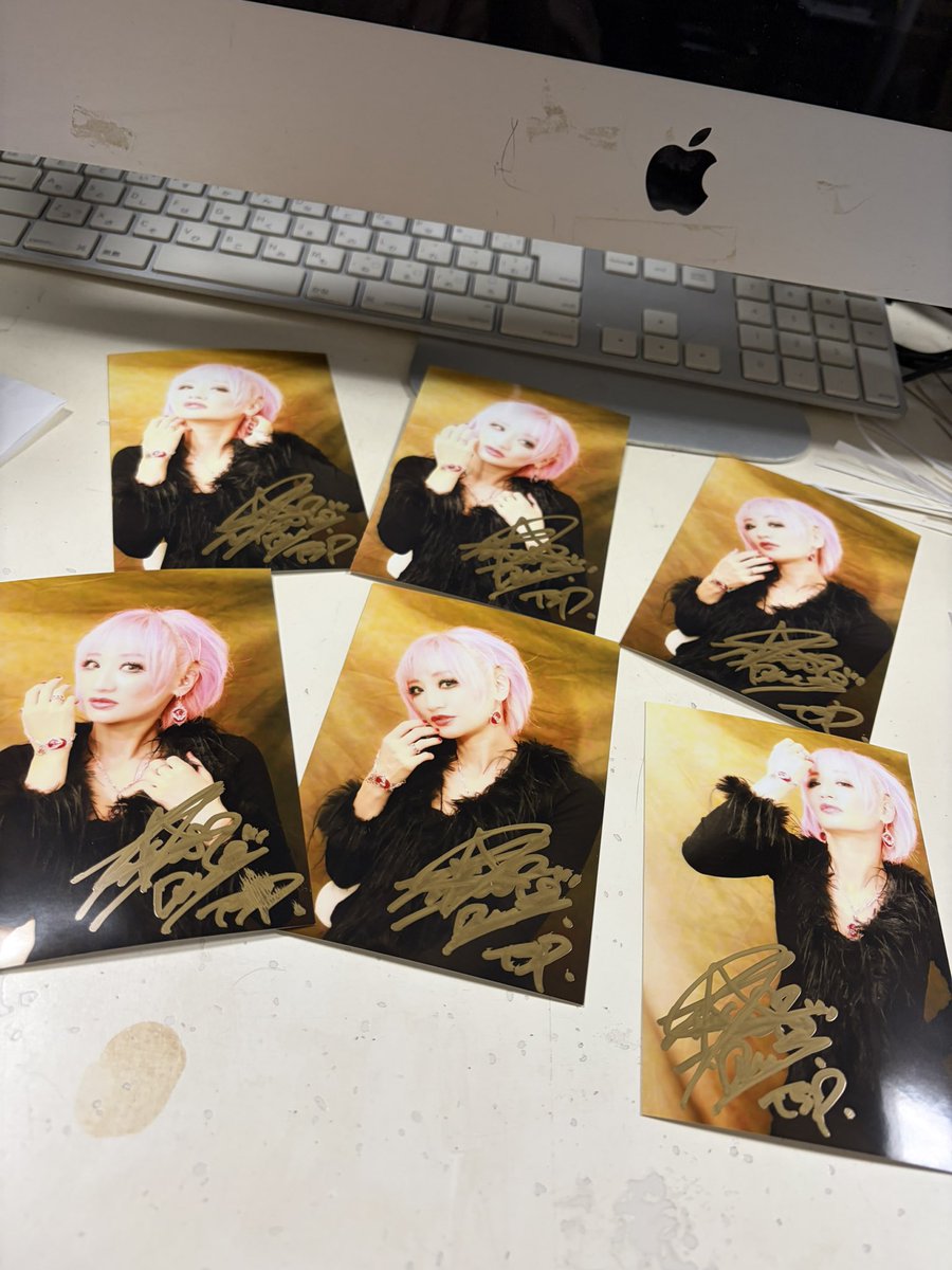 hina_drums's tweet image. 本日は、 @HiinaRose の新作発送のお手伝いをしに事務所へ😬🔥🔥

11月の新作、発売前からめっちゃ好評だったので嬉しい🥹✨
ご予約いただいた皆様、ありがとうございました😊🙏‼️

お届けを楽しみにお待ち下さい😻🫶🎁💕