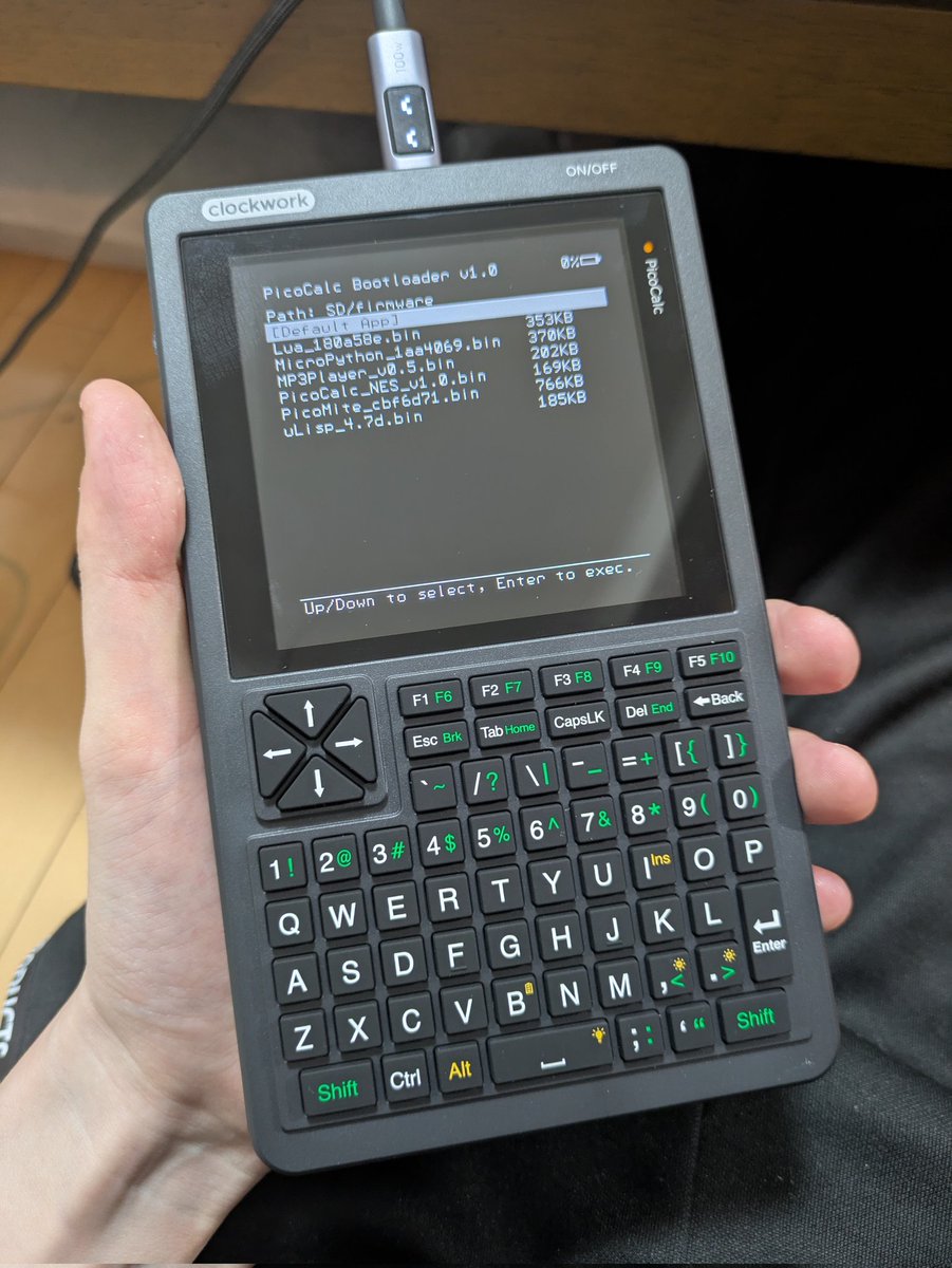 組み立て終わった。 結構ズッシリしてて関数電卓より一回り大きい