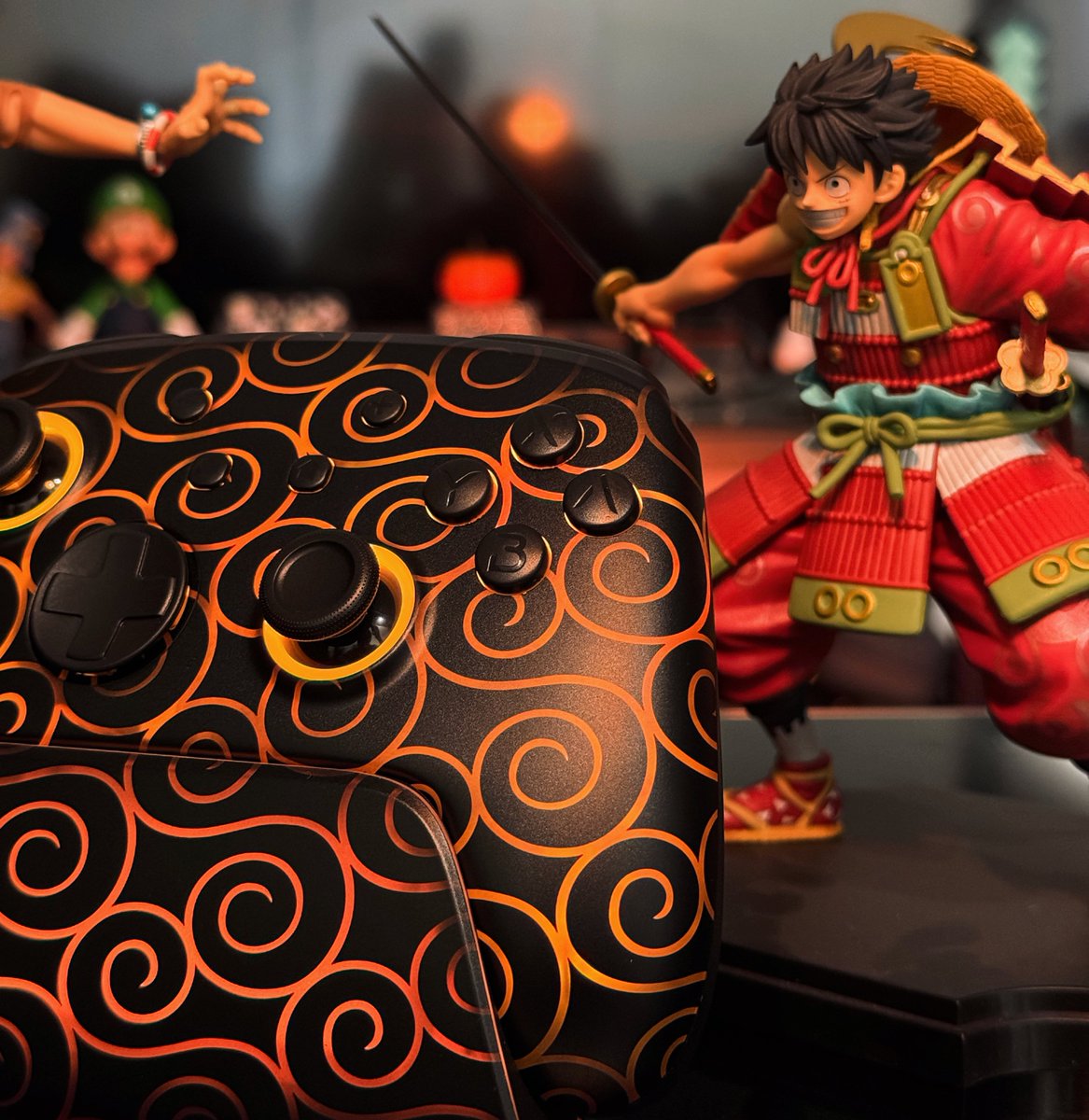 Funlab_switch's tweet image. 🔥Spiricle—our new custom game controller, styled with that iconic Wano Country vibe 🌪️
Whether you’re team Luffy, Ace, or Zoro, this spiraled design (glowing and sleek) is made for One Piece fans who game in style.
#Funlab #Nintendo #SwitchCarryingCase #switch2 #gamerlife…