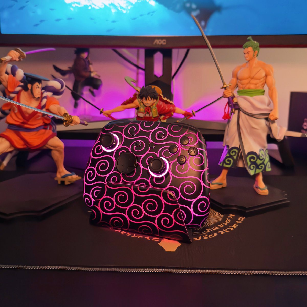 Funlab_switch's tweet image. 🔥Spiricle—our new custom game controller, styled with that iconic Wano Country vibe 🌪️
Whether you’re team Luffy, Ace, or Zoro, this spiraled design (glowing and sleek) is made for One Piece fans who game in style.
#Funlab #Nintendo #SwitchCarryingCase #switch2 #gamerlife…