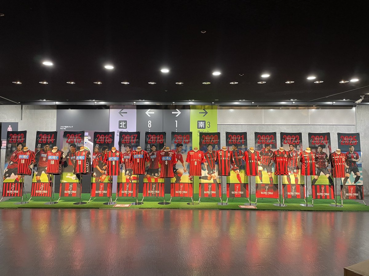 南側1Fコンコースに #深井一希努力の軌跡 2013-2025の設置が完了