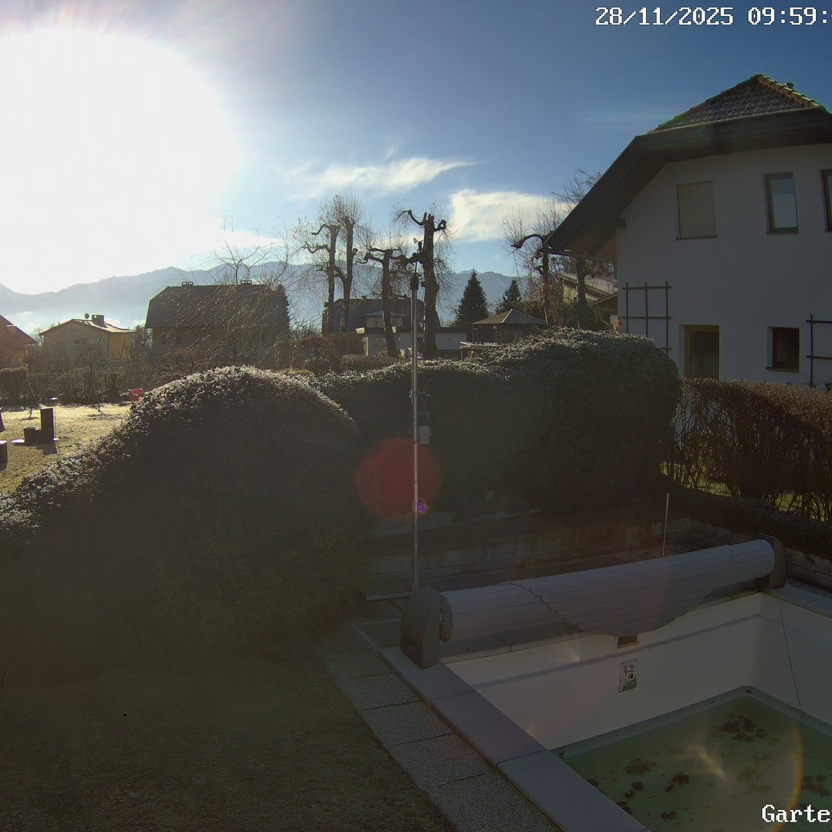 WWien10's tweet photo. Frostiger Start in den Freitag in #Villach: Tiefstwert in Lind bei –4,6 °C, am #Dobratsch/ Bad Bleiberg teils bis um –9 bis –10 °C. Seit dem Vormittag strahlender Sonnenschein – Höchstwerte heute bei +2 bis +3 °C.
#Wetter #Kärnten #villachwetter #Frost #Winterstart https://t.co/4cd5Fom4dW