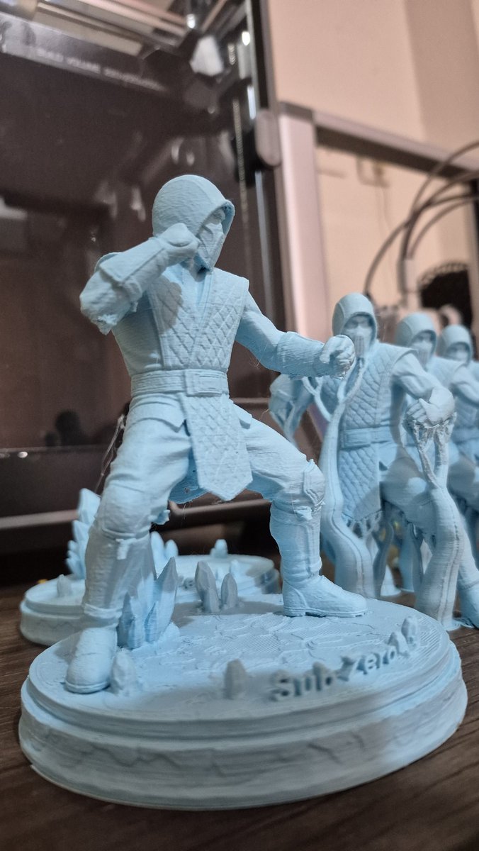 The_Katfar's tweet image. Günaydın arkadaşlar. 
4 adet Sub Zero hazır. Peşine Scorpion, Blanka ve Raiden basılacak. İster geldiği gibi kullanın isterseniz ve tavsiyem de bunları güzelce boyayın.
Sizden tek ricam biraz sabır.  Çok sayıda basıp tek seferde bir çok kişiye hediye edeceğim.