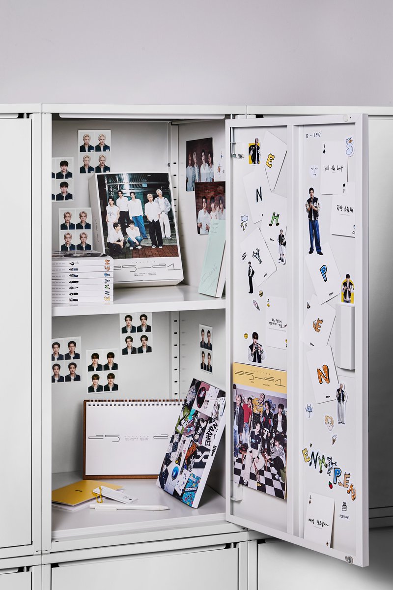 ENHYPEN's tweet image. ENHYPEN 2026 SEASON&apos;S GREETINGS

ENHYPEN UNIVERSITY NOTICE 
&quot;ENGENE 연구 동아리에서 언박싱 해보았습니다.🎁&quot;

#ENHYPEN #엔하이픈 
#엔하이픈2026시즌그리팅 #엔하이픈2026꾸꾸북