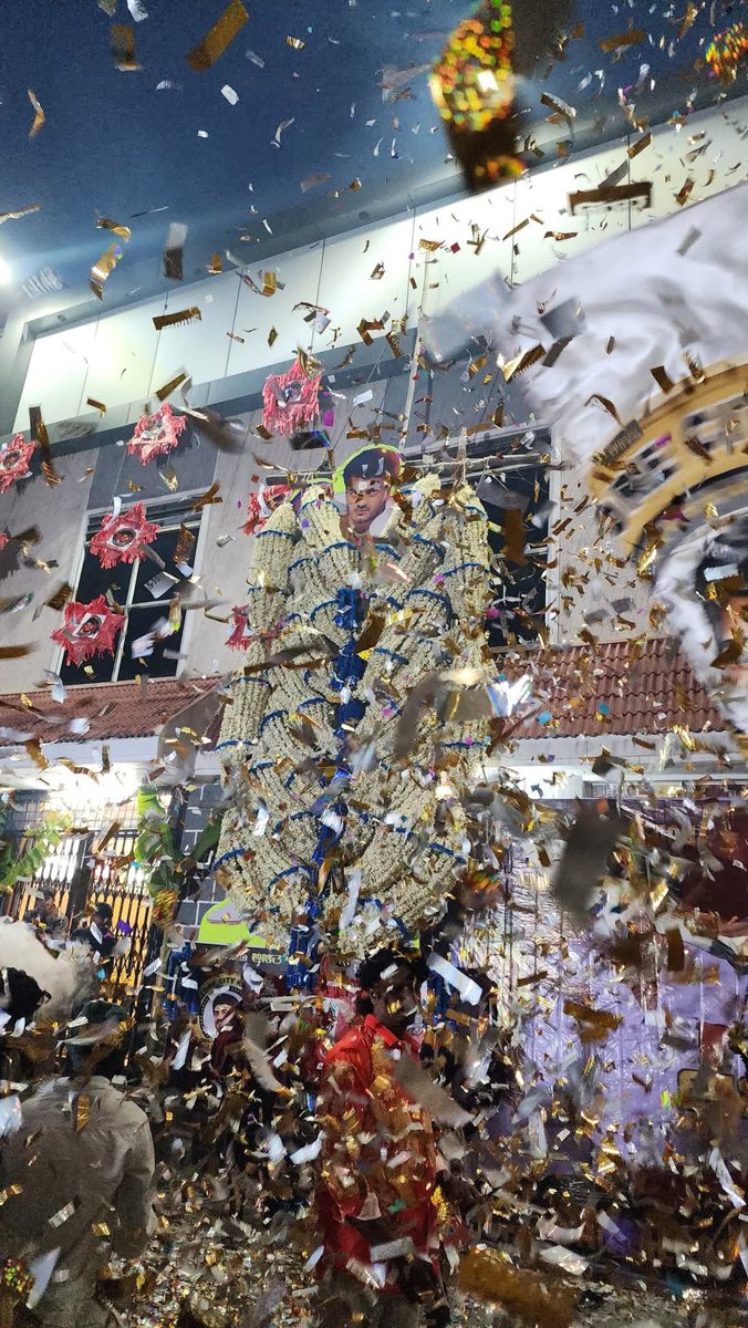 akdarkdevil435's tweet image. Frame Level 🔥📈 
THALA POLA VARUMA !!

#attahasamrerelease #Attahasam4K #AjithKumar