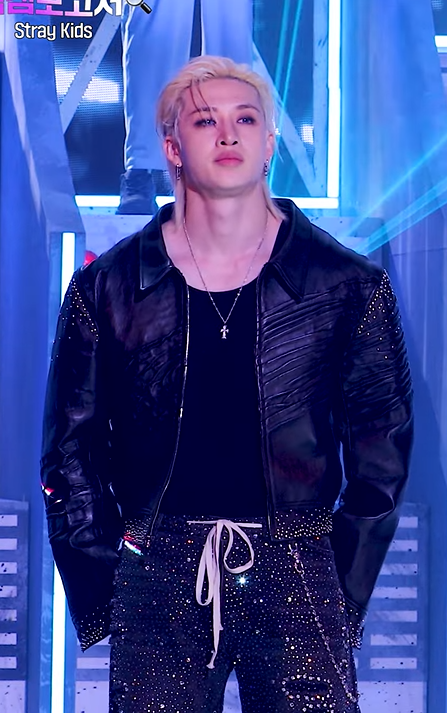 clarry_8's tweet photo. bang chan just standing there, so effortlessly beautiful https://t.co/qQLWHRXUQU
