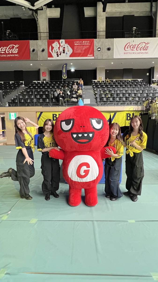 ガオやん登場で会場は盛り上がったでしょうね🏐✨
いつ見てもかわいい😊  #GAORA #マスコットキャラクター #ご当地キャラ #バレーボール #スポーツ