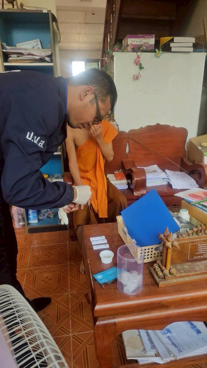ป.ป.ส. สนธิกำลังตรวจสอบวัดในพื้นที่ศรีสะเกษ หลังพลเมืองดีแจ้งผ่านสายด่วน 1386 มีพระสงฆ์มั่วสุมยาเสพติด พบผลตรวจเป็นบวก 3 รูป พร้อมยึดยาบ้าและกระสุนปืน ส่งดำเนินคดีตามกฎหมาย ➡️oncb.go.th/news/23597
#ปปส #1386ที่พึ่งทุกปัญหายาเสพติด #oncb #ศรีสะเกษ #ปปสภาค3 #ข่าวเด็ดวันนี้