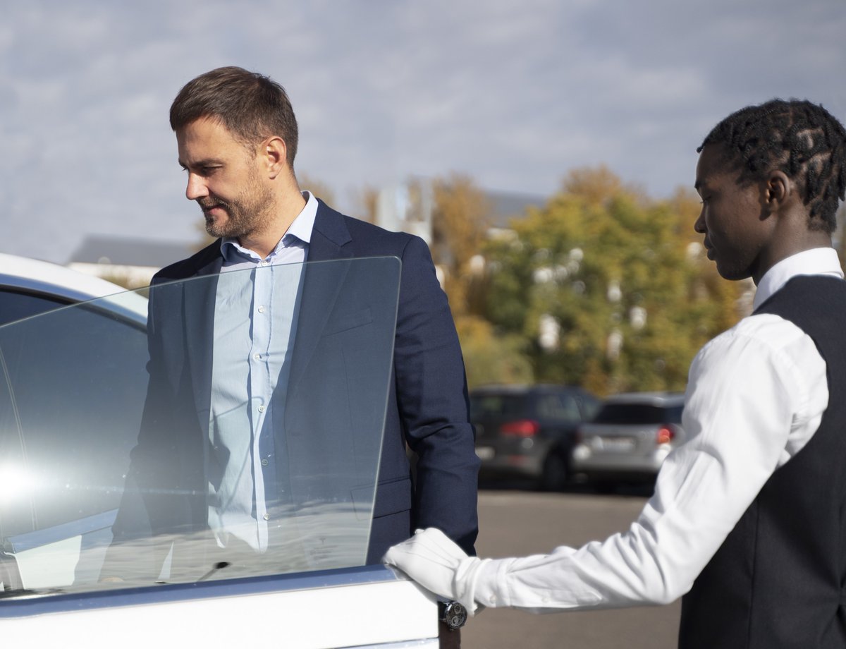 AALimoWw's tweet image. Traveling through JFK doesn’t have to be stressful.
With AALimoww’s Black Car Service to JFK Airport, you get a smooth, quiet, and luxurious ride designed to take the pressure off your travel day
Phone:+1-888-583-0779
Website: aalimoww.com/jfk-airport-ca…
#BlackCarServiceJFK #AALimoww