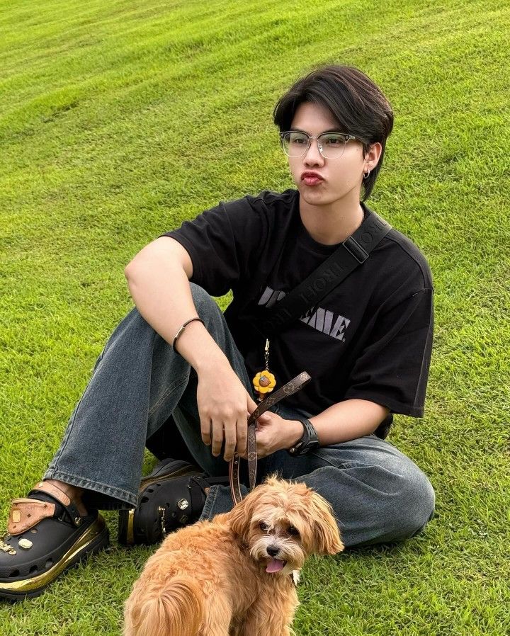 lamiartist's tweet image. Happy birthday my sunshine🎉✨
You have no idea how much inspiration you give me. Your strength and determination always amaze me and at the same time you remain a comfortable and kind person
I&apos;m sure you&apos;ll achieve everything you want❤️

FORT 25TH BIRTHDAY
#HBD25thOurdearestFort