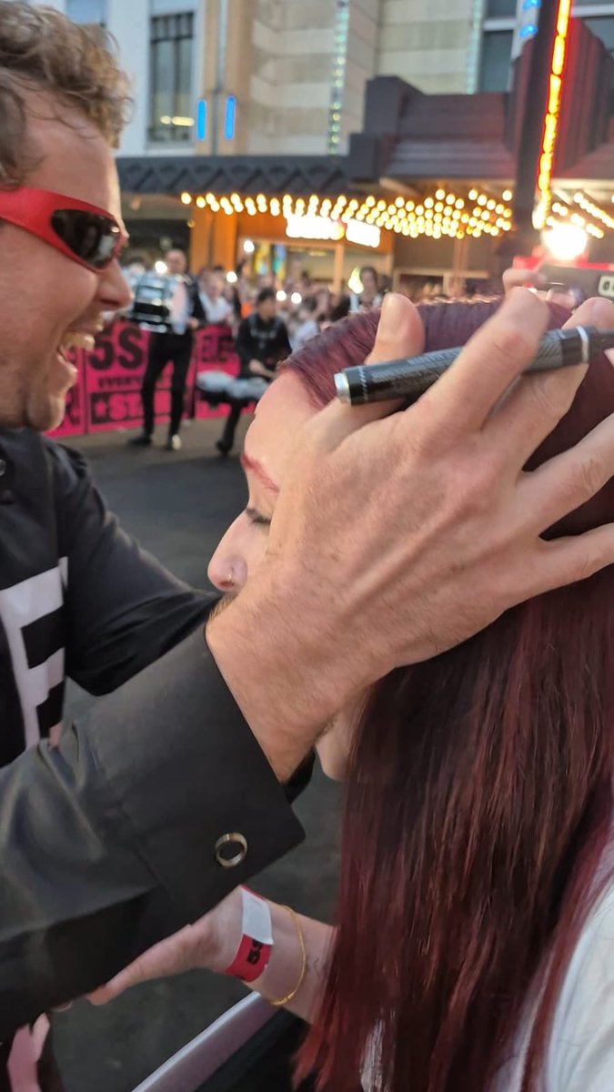 no_1obsession's tweet image. say ‘I’ if you want Ashton Irwin to idiot sandwich you 🙋🙋