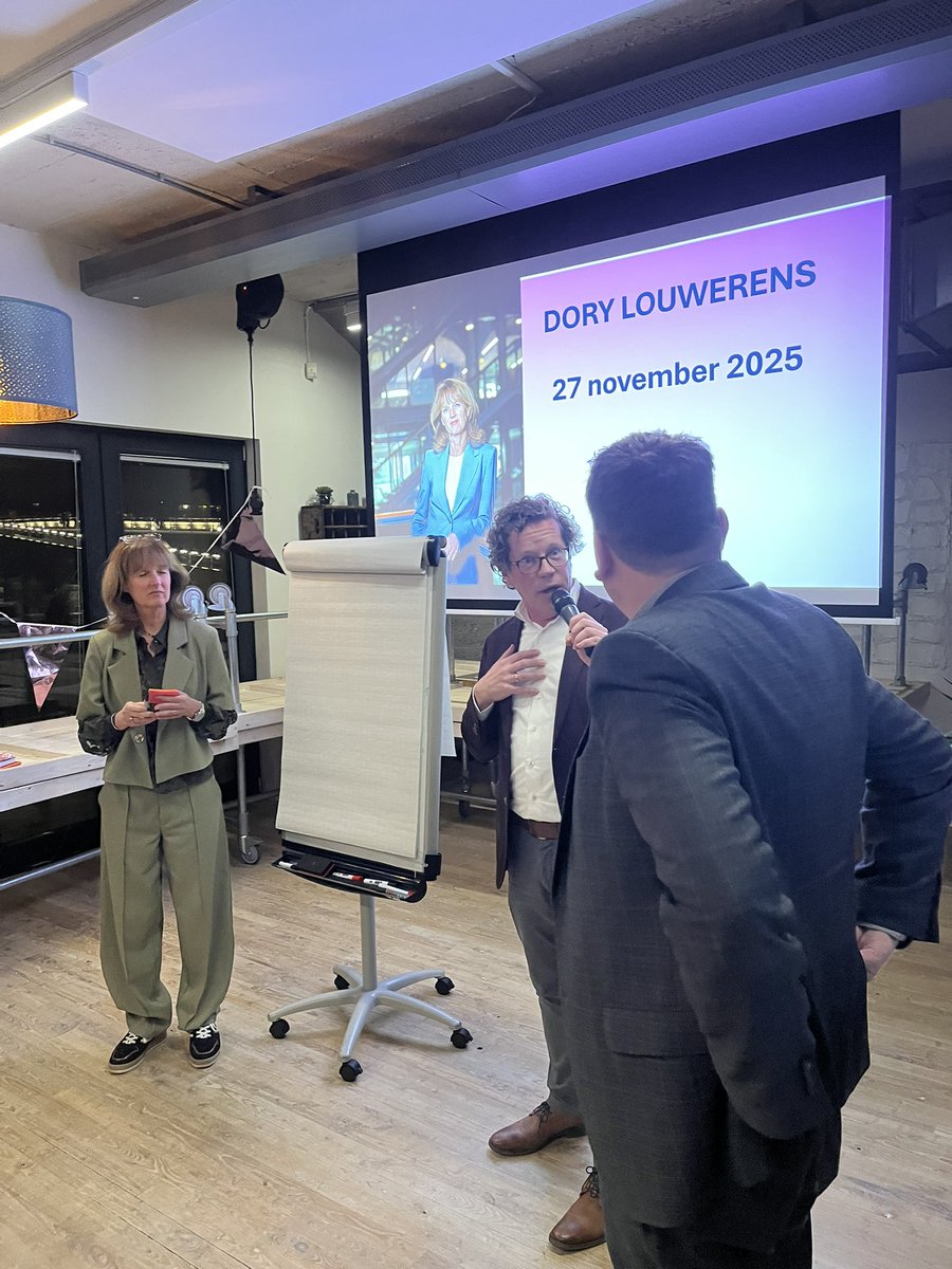 Warm afscheid van fijne collega (5 jaar), moeder van Ymere (19 jaar), volkshuisvester in hart en nieren (42 jaar) en mooi mens (63 jaar) Dory Louwerens. Dank voor het verschil dat je hebt gemaakt voor al die huurders en Ymerianen!