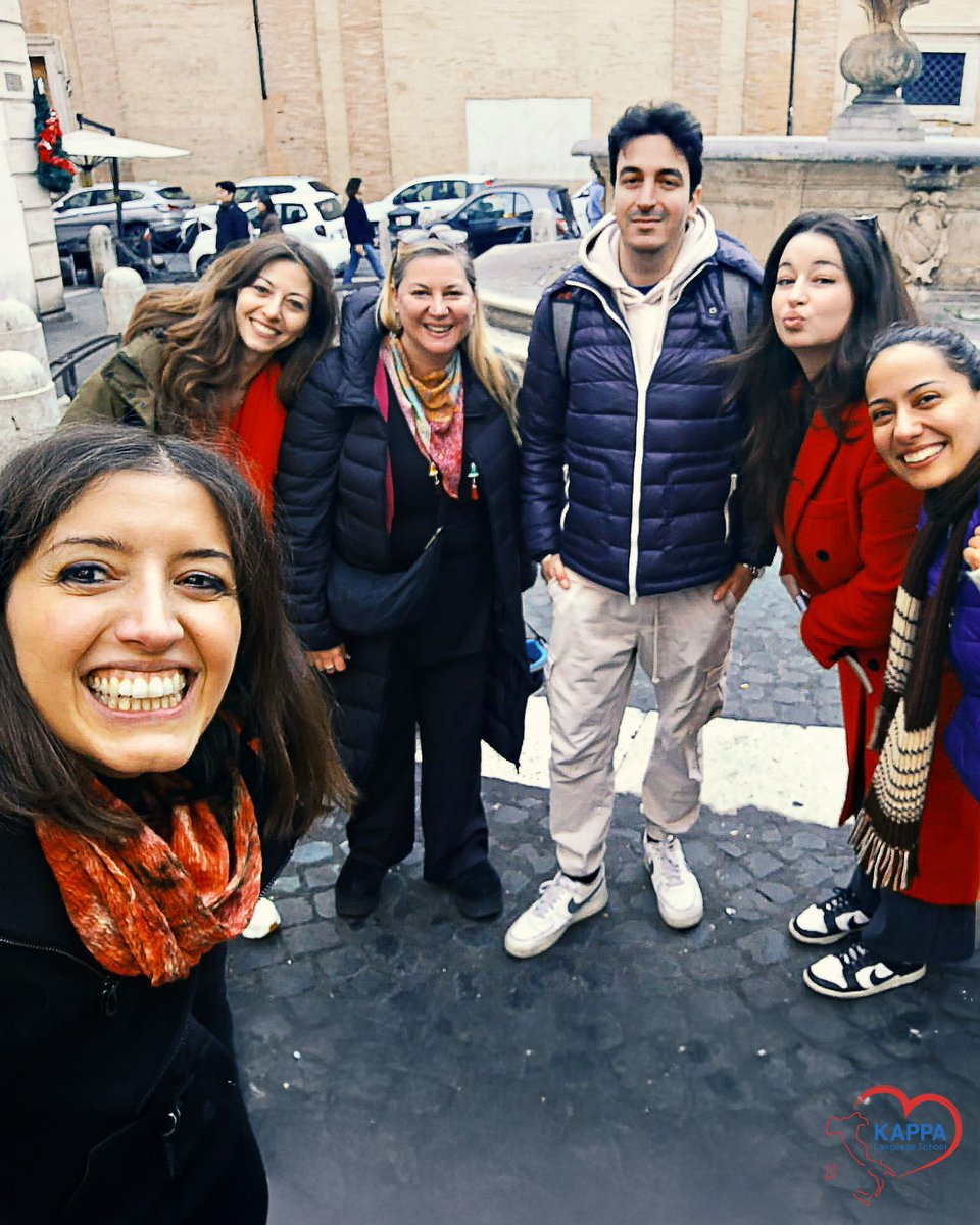 kappalanguage's tweet image. Una troupe di inviati molto speciali ✒ ha intervistato passanti e negozianti di via del Boschetto su un tema di grandissima attualità: la gestualità degli italiani! 🤏

#learintalian #outdoorclass #italianclass #italianoL2 #visitrome #monti #iostudioconkappa