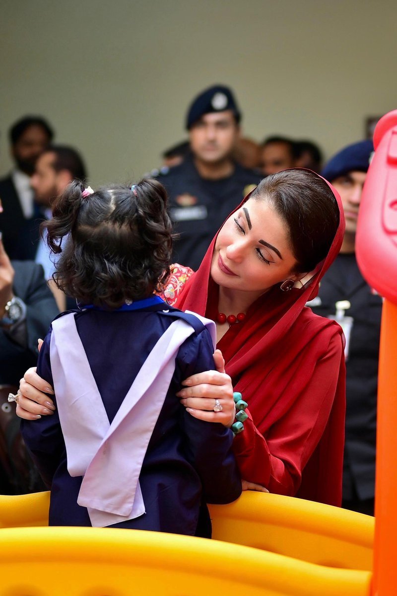 naveedusman07's tweet photo. Most Beautiful Moments 🫶❣️
#MaryamNawaz 🫶 https://t.co/B4ertlCMd5