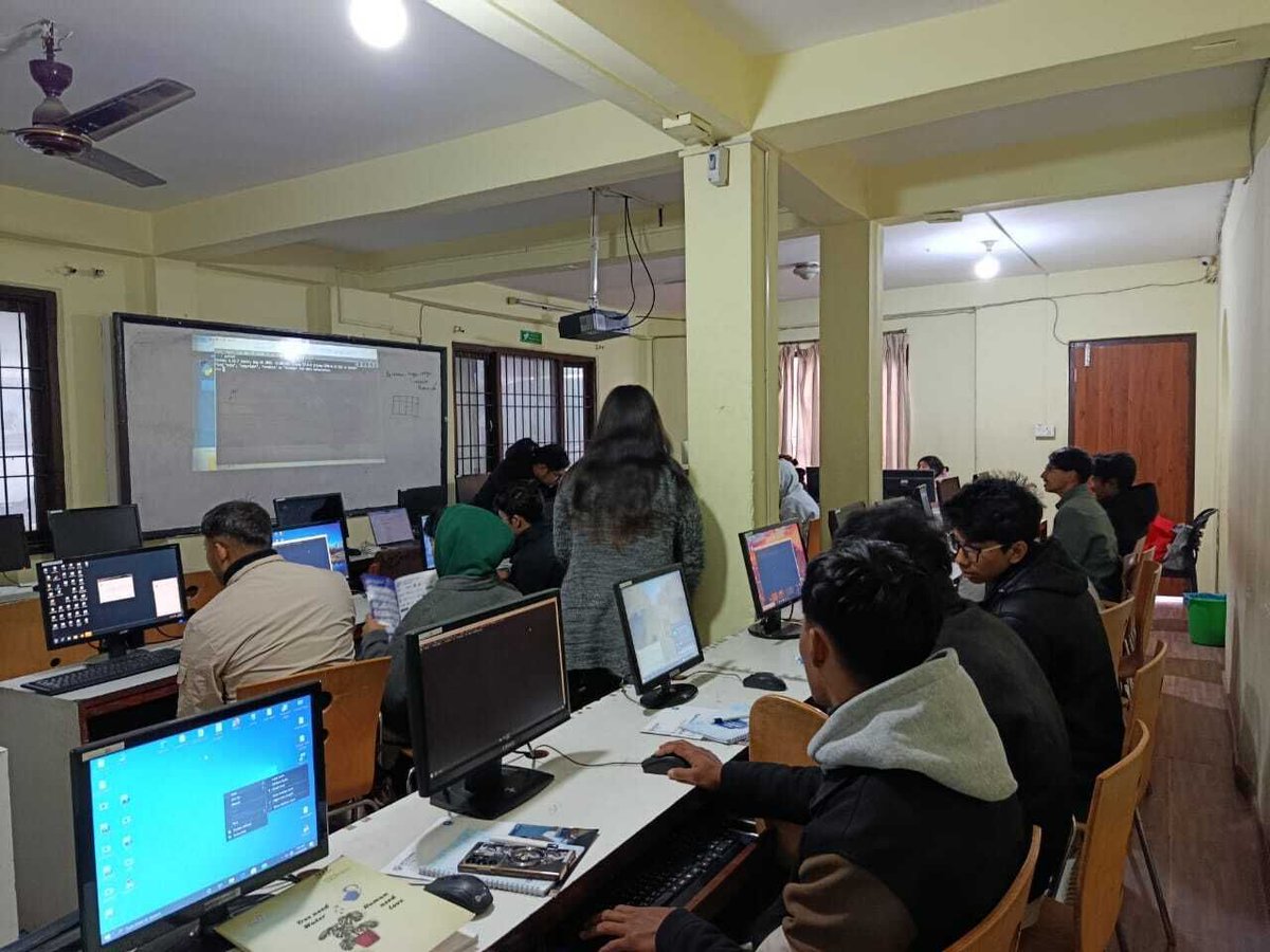 broadwayinfosys's tweet image. Ongoing Python training at Mega College!
We are guiding students to build a solid foundation in Python, helping them strengthen their core skills and prepare for advanced learning in the future.

#PythonTraining #BroadwayInfosys #MegaCollege #LearnPython #SkillBuilding