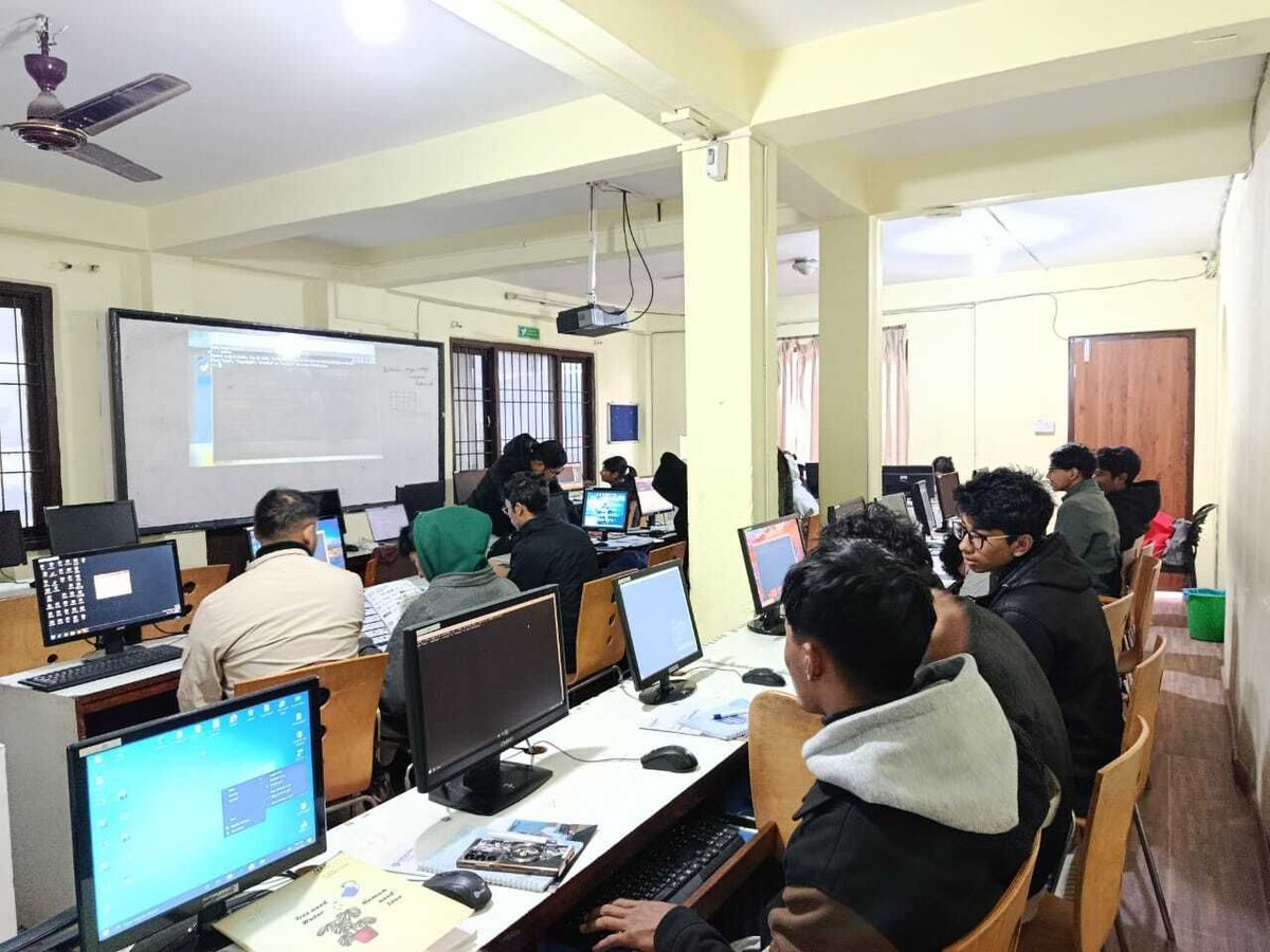 broadwayinfosys's tweet image. Ongoing Python training at Mega College!
We are guiding students to build a solid foundation in Python, helping them strengthen their core skills and prepare for advanced learning in the future.

#PythonTraining #BroadwayInfosys #MegaCollege #LearnPython #SkillBuilding