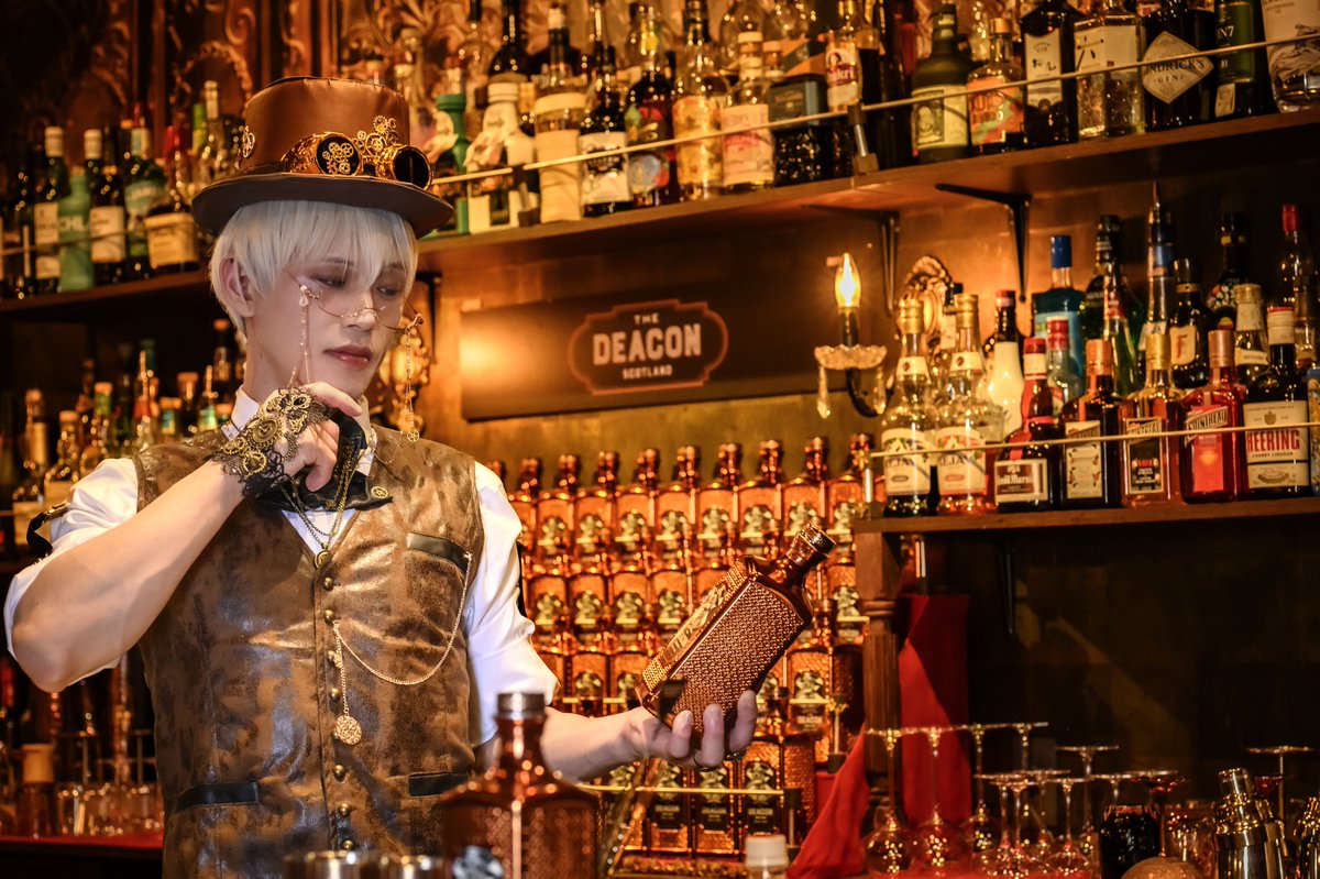 「さて、どう飲もうかね？」

#deaconwhisky 
#大阪蒸気撮影会 
📸(<a href="/NkzyRnrmtC/">ならさん/撮影依頼募集中/悪役連合📷️沙界妖怪芸術祭公式📷️/被写体募集中</a> )