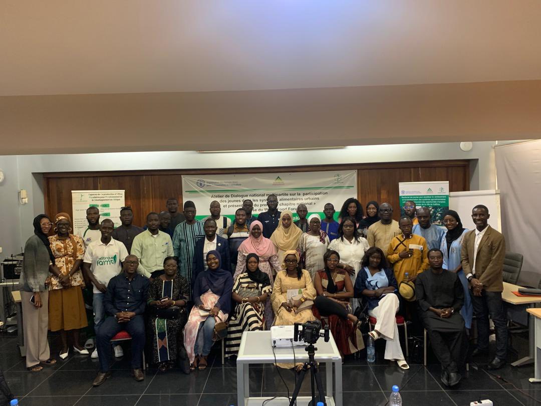 Lahine_Ndao's tweet photo. Ce 25 Novembre, nous avions participé à l'atelier de dialogue Multipartite sur la participation des Jeunes dans les Systèmes Alimentaires Urbains.
A l'hôtel Good Rade
#Natanguefarm #LahineNdao #Agroecologie #ObSAT #ENDA #FAO #Youth #Senegal #Kaffrine #Africa #YouthInAgri #WFF https://t.co/8PskS47OZB