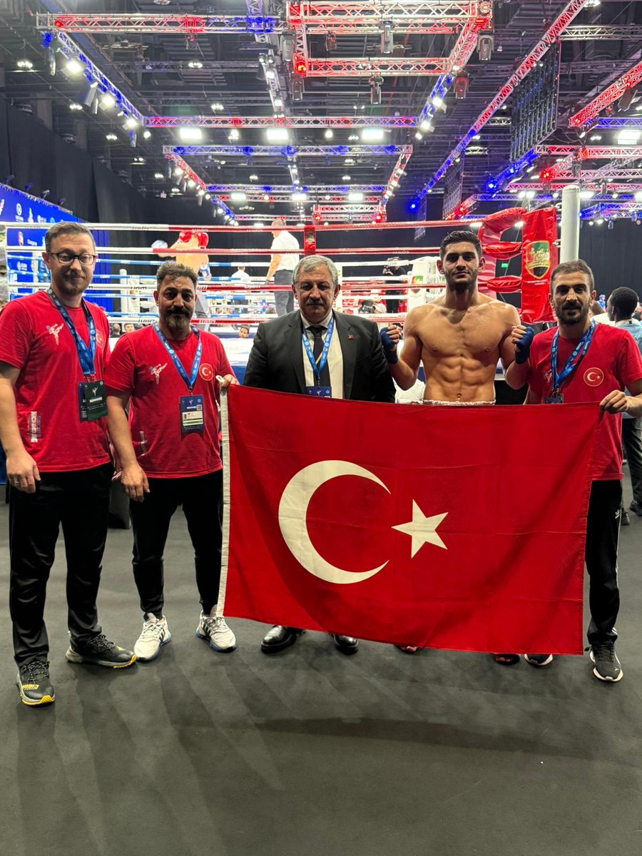 Birleşik Arap Emirlikleri’nde devam eden Dünya Büyükler Kick Boks  Şampiyonası’nda Sporcumuz  Bayram Eren Celep, Polonya’lı rakibi Dominik Kaleta’yı yenerek 81 Kg Low Kick Dünya Şampiyonu olmuştur.

<a href="/OA_BAK/">Dr. Osman Aşkın Bak</a>  <a href="/hamzayerlikaya/">Hamza Yerlikaya 🇹🇷</a> <a href="/gencliksporbak/">Gençlik ve Spor Bakanlığı 🇹🇷</a> <a href="/GSBsporgm/">Spor Hizmetleri Genel Müdürlüğü</a> <a href="/TeamTurkiye/">Team Türkiye</a> <a href="/trtsporyildiz/">TRT Spor Yıldız</a>