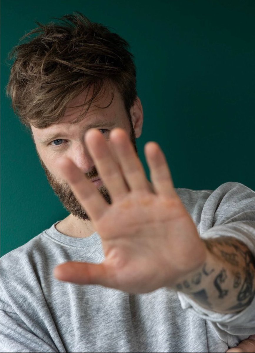 Genuanceerdeman's tweet photo. Ho! Stop met scrollen. Neem een rustmoment om je morele kompas te kalibreren. https://t.co/FIkMsw1WA4