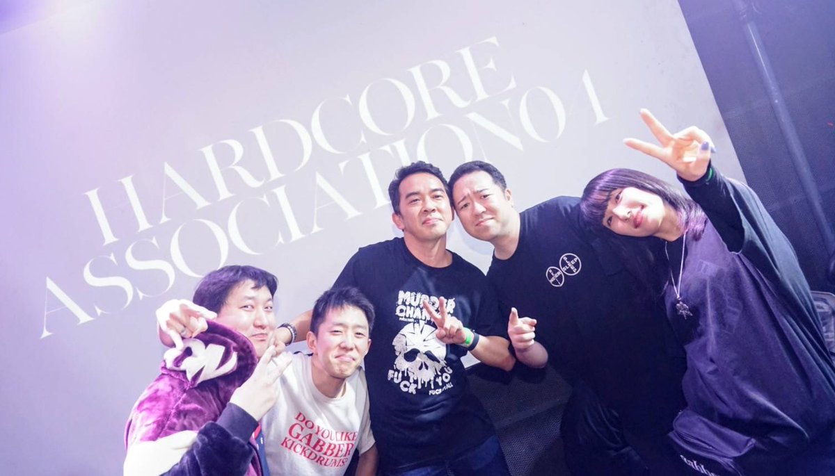 HYSTAも無事オランダに帰国して　#HCASN 04無事完結です。
改めてありがとうございました！

写真はメインフロアのクローズ後に主催陣で撮った一枚。
(sabjektくんはHYSTAとファンとやり取りのケアをお願いしていたので入れず、、一緒に撮りたかった、、、)
また次回をお楽しみに！