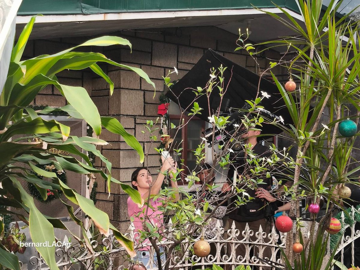 GekoySquad's tweet photo. Cheska, try mo kaya sa bubong...hahaha!

GEKOY RekonekSaPasko
REKONEK POSTER DROP https://t.co/tZGaWa8y0z
