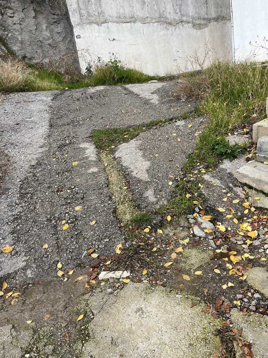 Bir haftadır bu sokakta kanalizasyon akıntısı var ve etrafa koku yayıyor. Hastalık riski de mevcut. Lütfen ilgili binayı uyarıp onarımını yapar mısınız? 

Yükseltepe Mahallesi, 1824. Sokak, Melisa Apartmanı, No:6, Keçiören 

<a href="/askiankara/">ASKİ Genel Müdürlüğü</a> <a href="/ankarabbld/">Ankara Büyükşehir</a> <a href="/mavimasa/">Başkent153</a>