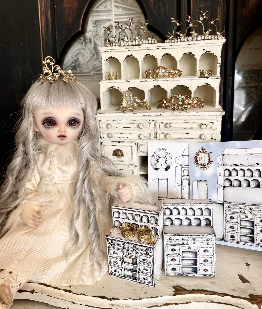 komadoritamago's tweet image. 今回の販売品です(家具や人形以外)

いばら姫とつる草姫を当初の予定より増やしたせいで、首周り系のアクセサリーが間に合わなくなりました💦
最終案内は今晩か明日朝には…
今回アクシデントが重なって、めちゃくちゃギリギリ😢