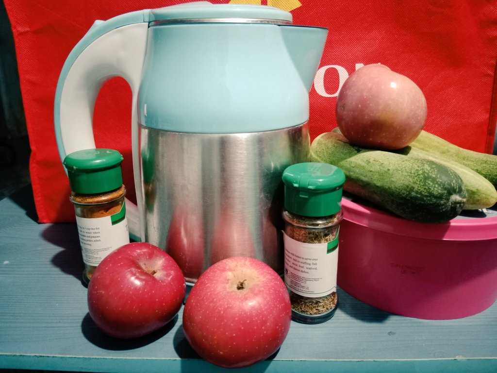 AKIMBO_888's tweet image. #AlphabetChallenge 
#Vowels 

A for  &quot;Apples&quot;