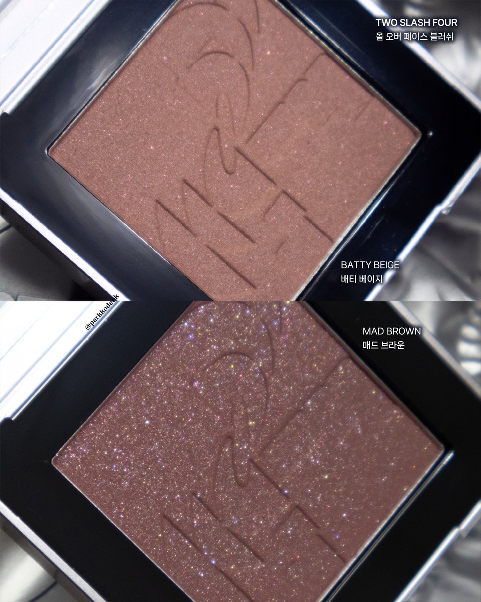 parkkodeok's tweet image. 올 오버 페이스 블러쉬
메탈릭 판타지 한정 컬러 2가지 !

기존에 있는 투슬래시포 블러셔들에 비하면
확실히 펄감이 더 강하게 느껴졌음

• 배티베이지
쉬머한 펄감이 밀도있게 느껴지는
로즈 베이지 블러셔

실버, 피치, 골드 펄이 느껴지는데 
바탕에 깔린 쉬머한 빔은 실버의 비율이 높음

•…