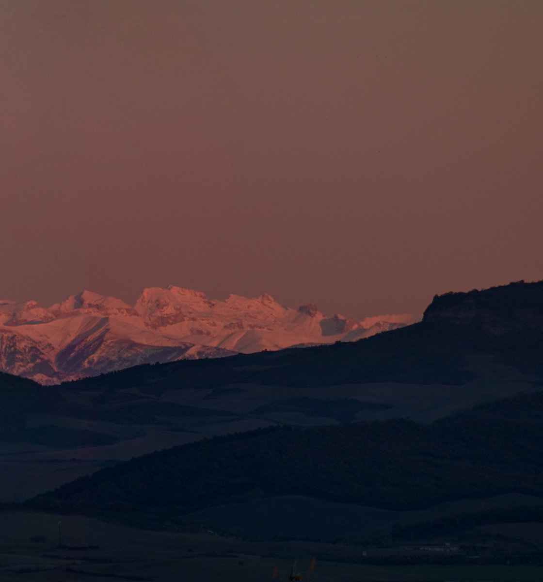 Otra #panoramica de los #pirineos pero de ayer en el atardecer!!!!🤩❄️