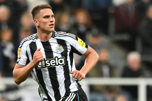 SkySports_Keith's tweet image. 🇳🇱 Sven Botman is a doubt for the trip to Everton tomorrow — nursing a back problem. 
🇨🇩 Yoane Wissa back training with the team but won’t be involved tomorrow. Eddie Howe says he has a game in mind for his return but is keeping it close to his chest. 
🏴󠁧󠁢󠁥󠁮󠁧󠁿 Howe reveals Kieran…