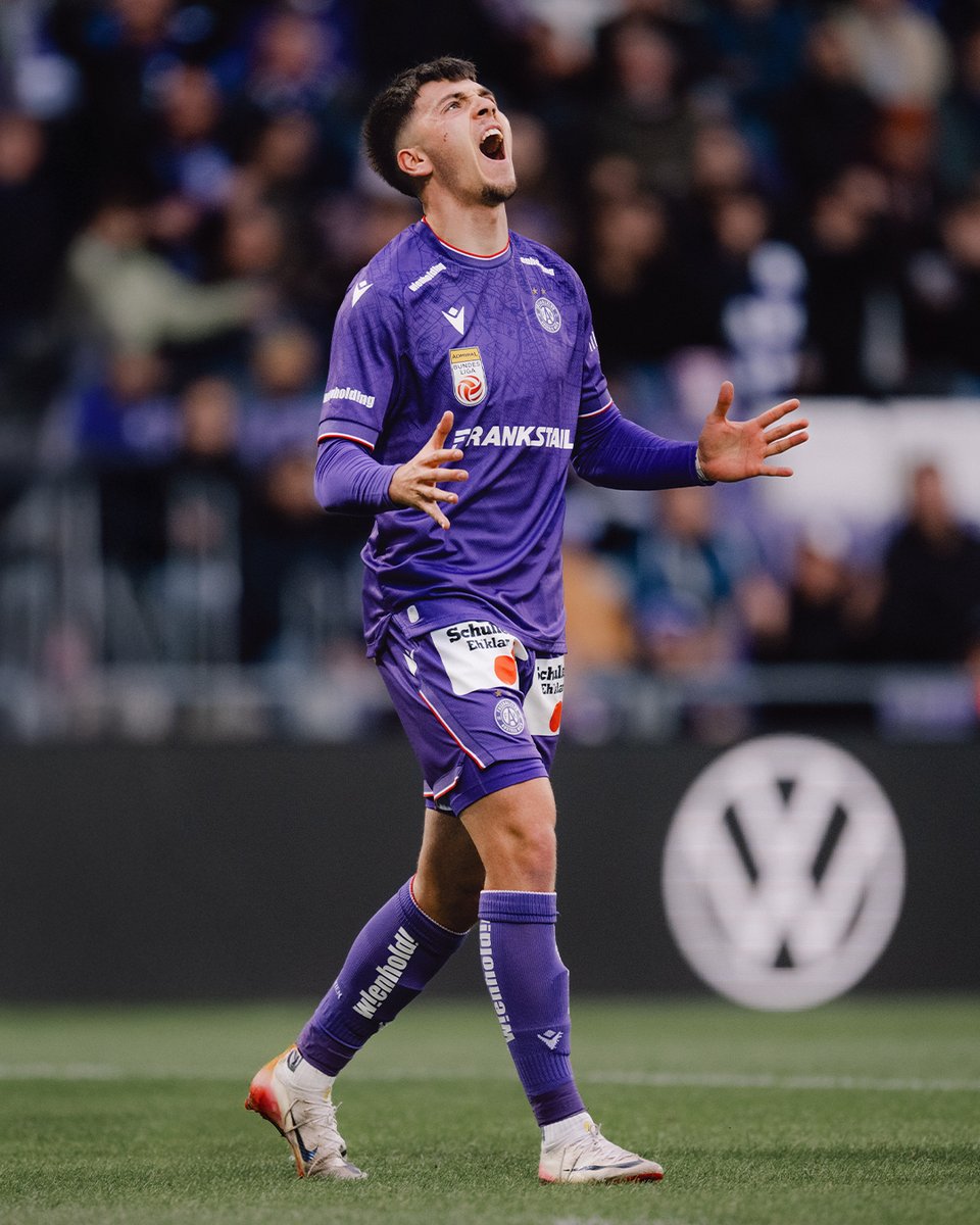 FKAustriaWien's tweet photo. ℹ️ Noah Botić hat sich im Training einen Knöchelbruch sowie Syndesmose- und Innenbandrisse zugezogen. Der 23-jährige Australier wird voraussichtlich kommende Woche operiert und im Anschluss mehrere Monate ausfallen.

Alles Gute und eine vollständige Genesung, Noah! 🙏💜
#faklive https://t.co/VutrasYpX6