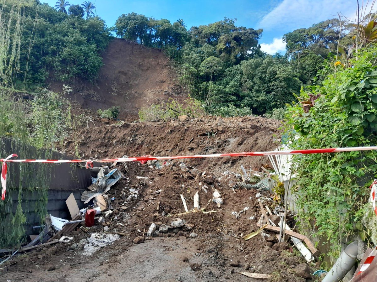 outremers360's tweet image. 📰Glissement de terrain à #Tahiti : Après le drame, l’enquête

➡️tinyurl.com/mw6369h7

➡️Après le drame de Afa’ahiti, une enquête a été ouverte et on ne sait pas encore quand et dans quelles conditions les riverains évacués pourront rejoindre leur foyer. Et d’autres se posent
